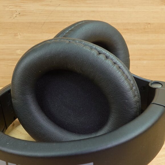 SHURE SRH440A Professional Studio Headphones, Black - Picture 10 of 11